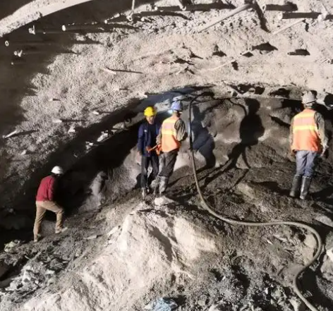 向阳拱顶带模注浆料的施工流程及注意事项
